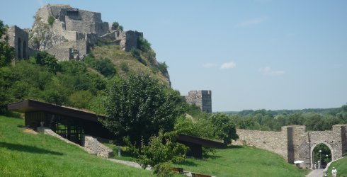 Ch&acirc;teau de Dev&iacute;n 